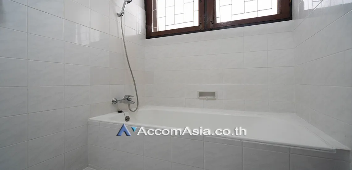 10  2 br Apartment For Rent in Sukhumvit ,Bangkok BTS Thong Lo at Greenery garden and privacy 1421075