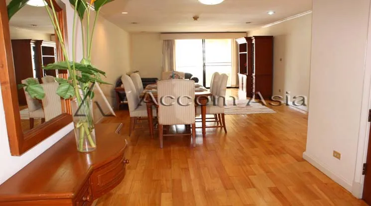 unit 3 Bedrooms  Apartment For Rent in Sukhumvit, Bangkok  near BTS Phrom Phong (10187)