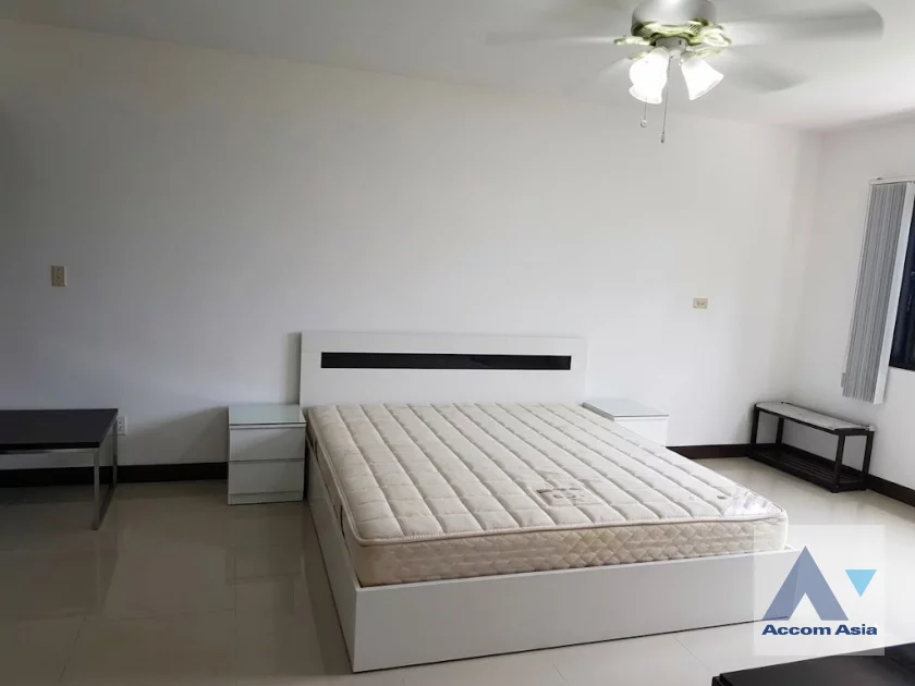 unit 6 Bedrooms  House For Rent & Sale in Sukhumvit, Bangkok  (110179)