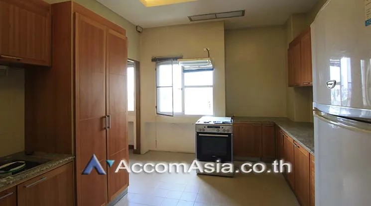 5  5 br Apartment For Rent in Sathorn ,Bangkok MRT Lumphini at Low rise Building 10191
