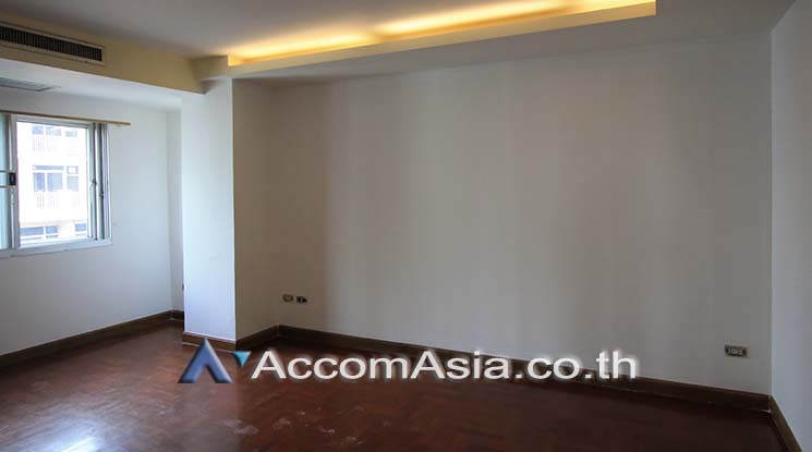 7  5 br Apartment For Rent in Sathorn ,Bangkok MRT Lumphini at Low rise Building 10191