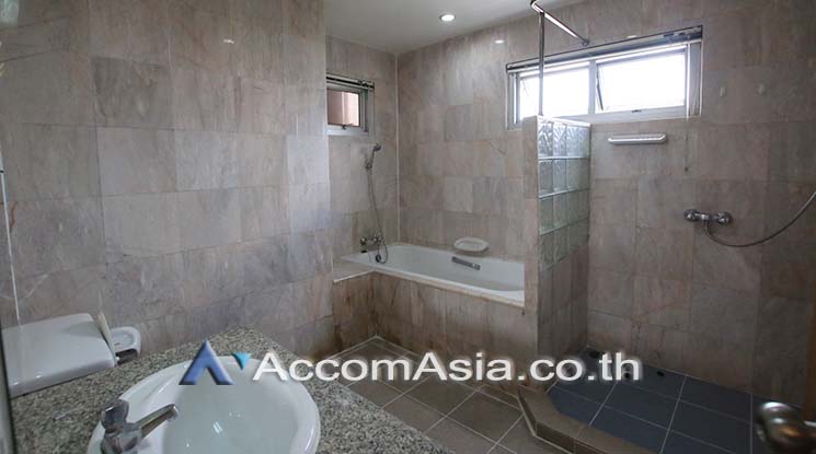 8  5 br Apartment For Rent in Sathorn ,Bangkok MRT Lumphini at Low rise Building 10191