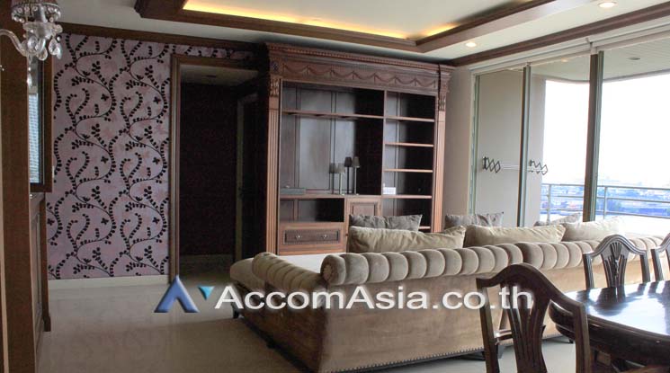 unit 3 Bedrooms  Condominium For Sale in Charoen Nakhon, Bangkok  near BTS Krung Thon Buri (1521361)