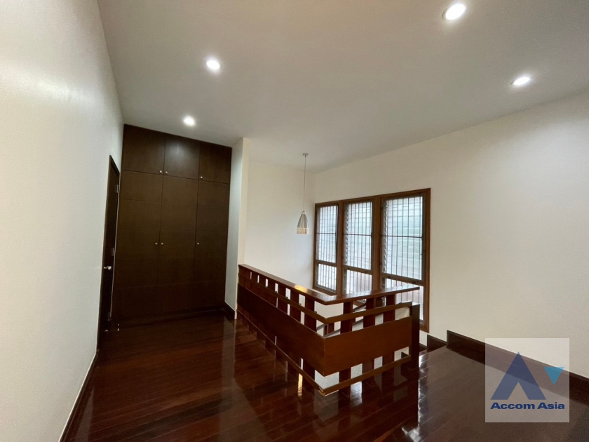 8  3 br House For Rent in Phaholyothin ,Bangkok BTS Saphan-Kwai 90347