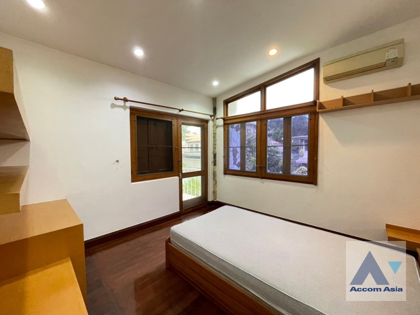 11  3 br House For Rent in Phaholyothin ,Bangkok BTS Saphan-Kwai 90347