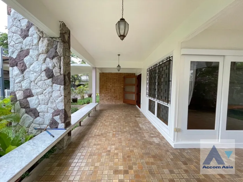 unitHome Office, Pet friendly |  3 Bedrooms  House For Rent in Phaholyothin, Bangkok  near BTS Saphan-Kwai (90347)