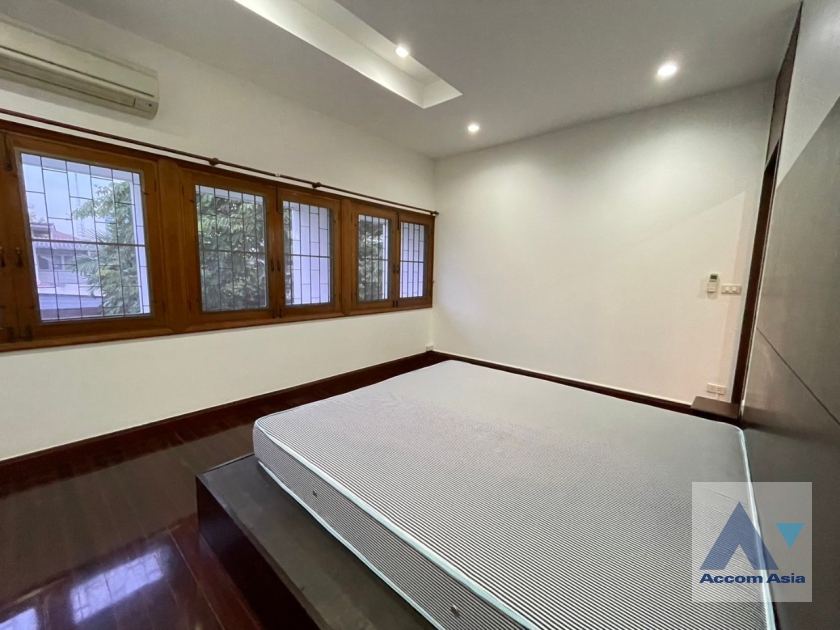 13  3 br House For Rent in Phaholyothin ,Bangkok BTS Saphan-Kwai 90347