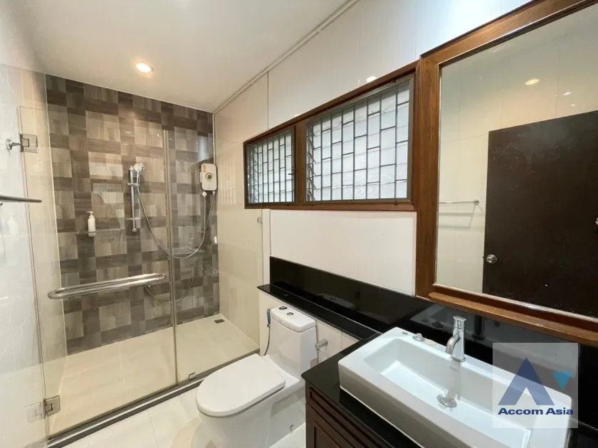 32  3 br House For Rent in Phaholyothin ,Bangkok BTS Saphan-Kwai 90347