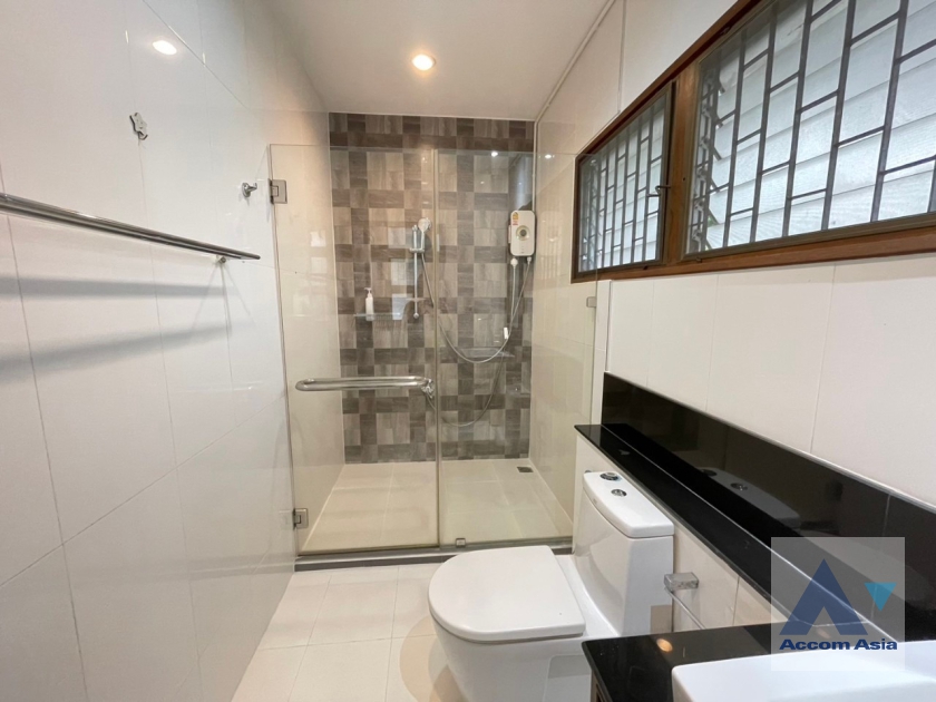 33  3 br House For Rent in Phaholyothin ,Bangkok BTS Saphan-Kwai 90347