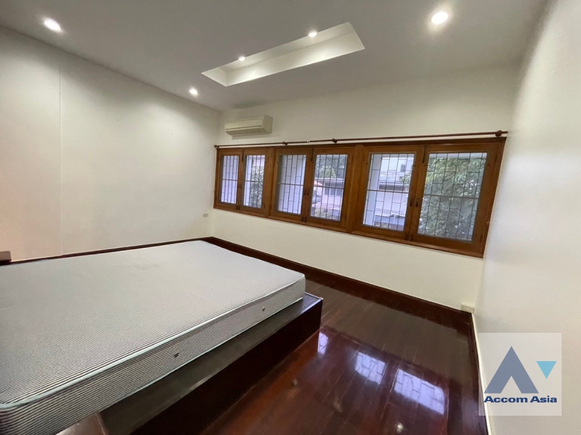 15  3 br House For Rent in Phaholyothin ,Bangkok BTS Saphan-Kwai 90347