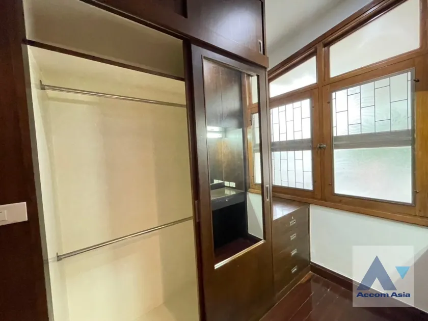 17  3 br House For Rent in Phaholyothin ,Bangkok BTS Saphan-Kwai 90347