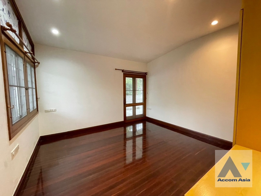 24  3 br House For Rent in Phaholyothin ,Bangkok BTS Saphan-Kwai 90347