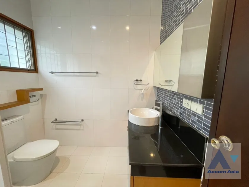 37  3 br House For Rent in Phaholyothin ,Bangkok BTS Saphan-Kwai 90347