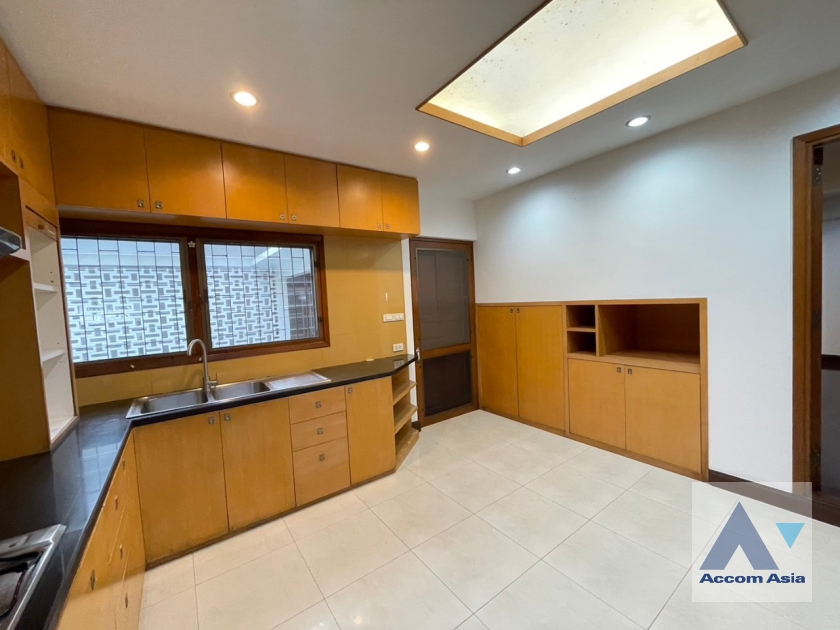29  3 br House For Rent in Phaholyothin ,Bangkok BTS Saphan-Kwai 90347