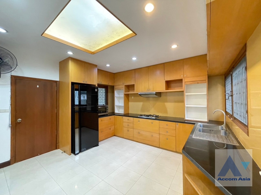 31  3 br House For Rent in Phaholyothin ,Bangkok BTS Saphan-Kwai 90347
