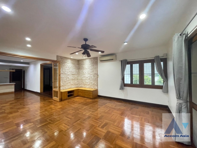 7  3 br House For Rent in Phaholyothin ,Bangkok BTS Saphan-Kwai 90347