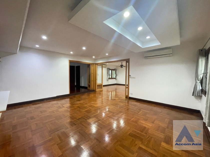 5  3 br House For Rent in Phaholyothin ,Bangkok BTS Saphan-Kwai 90347