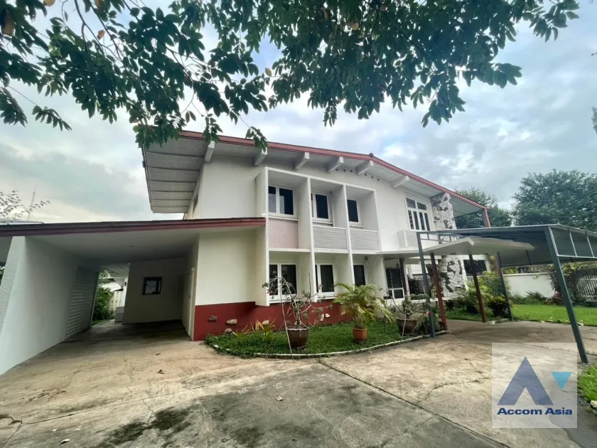unitHome Office, Pet friendly |  3 Bedrooms  House For Rent in Phaholyothin, Bangkok  near BTS Saphan-Kwai (90347)