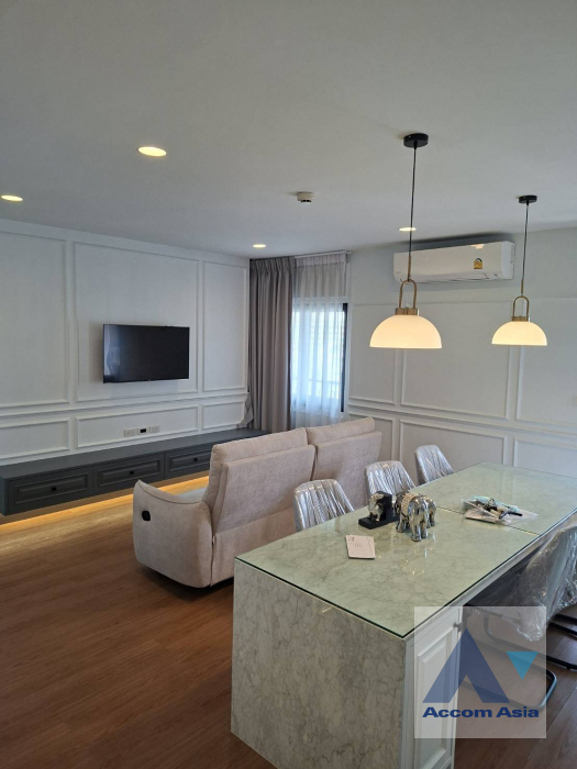  2  2 br Condominium For Rent in Ploenchit ,Bangkok BTS Ploenchit at Renova Residence 1521515