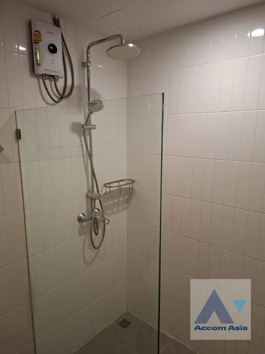 11  2 br Condominium For Rent in Ploenchit ,Bangkok BTS Ploenchit at Renova Residence 1521515