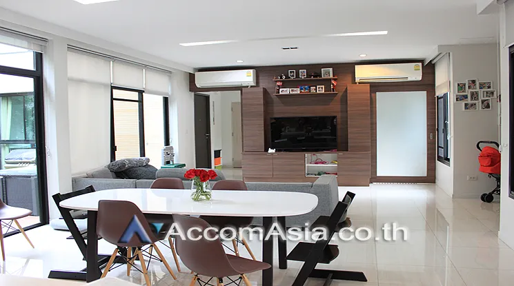 unit 4 Bedrooms  House For Rent in Sukhumvit, Bangkok  near BTS Ekkamai (13000195)