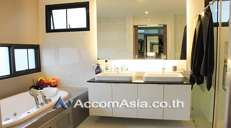 12  4 br House For Rent in Sukhumvit ,Bangkok BTS Ekkamai 13000195