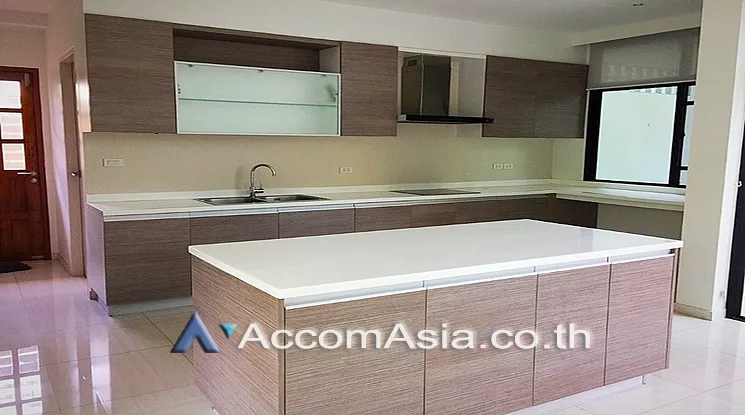unit 4 Bedrooms  House For Rent in Sukhumvit, Bangkok  near BTS Ekkamai (13000195)