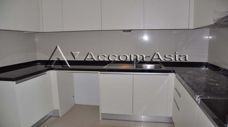 8  2 br Condominium For Rent in Ploenchit ,Bangkok BTS Ploenchit at O2 Hip 13000234