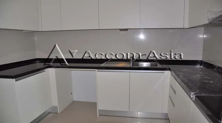 8  2 br Condominium For Rent in Ploenchit ,Bangkok BTS Ploenchit at O2 Hip 13000234
