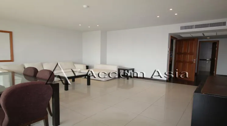 unitPet friendly |  3 Bedrooms  Apartment For Rent in Sathorn, Bangkok  near MRT Lumphini - BTS Chong Nonsi (13000236)