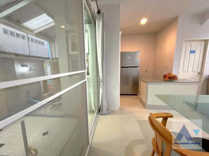 unit 3 Bedrooms  Townhouse For Rent in Rama 3, Bangkok  near BTS Surasak (13000416)