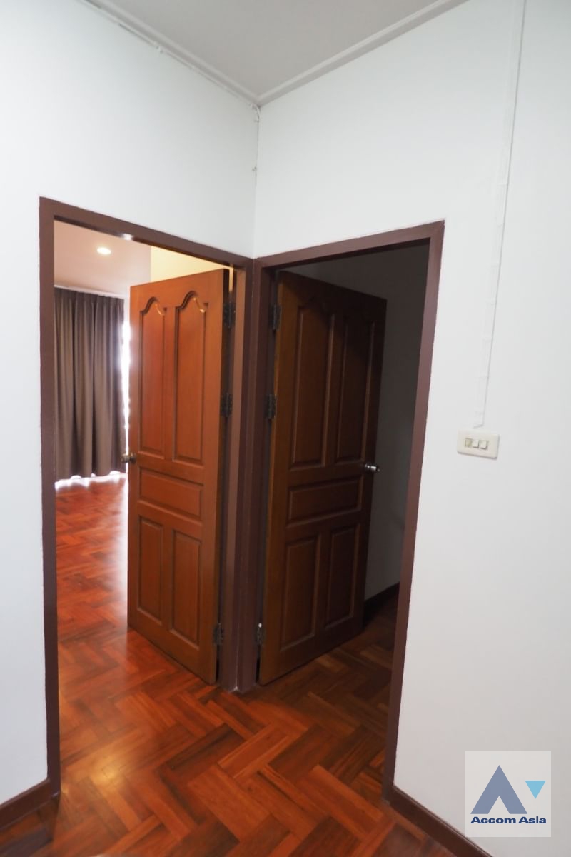 8  4 br House For Rent in Sukhumvit ,Bangkok BTS Ekkamai at Ekkamai Villas 13000539
