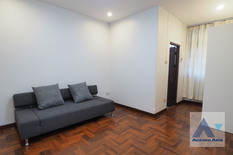 6  4 br House For Rent in Sukhumvit ,Bangkok BTS Ekkamai at Ekkamai Villas 13000539