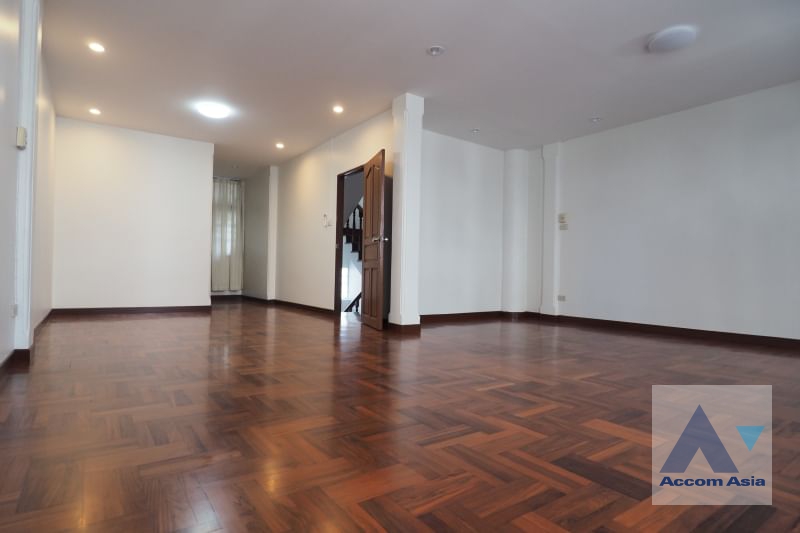 4  4 br House For Rent in Sukhumvit ,Bangkok BTS Ekkamai at Ekkamai Villas 13000539