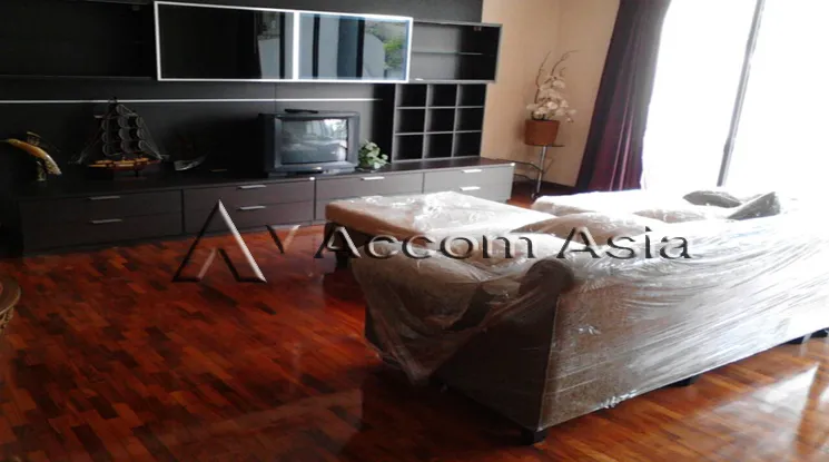  1  3 br Townhouse For Sale in Charoen Nakhon ,Bangkok BTS Krung Thon Buri at Peaceful compound 13000591