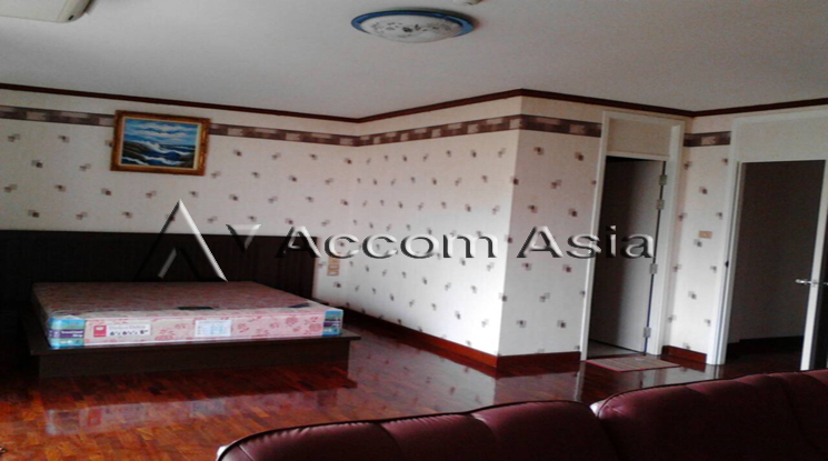 7  3 br Townhouse For Sale in Charoen Nakhon ,Bangkok BTS Krung Thon Buri at Peaceful compound 13000591