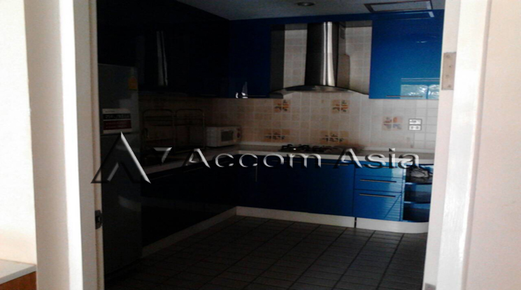 6  3 br Townhouse For Sale in Charoen Nakhon ,Bangkok BTS Krung Thon Buri at Peaceful compound 13000591