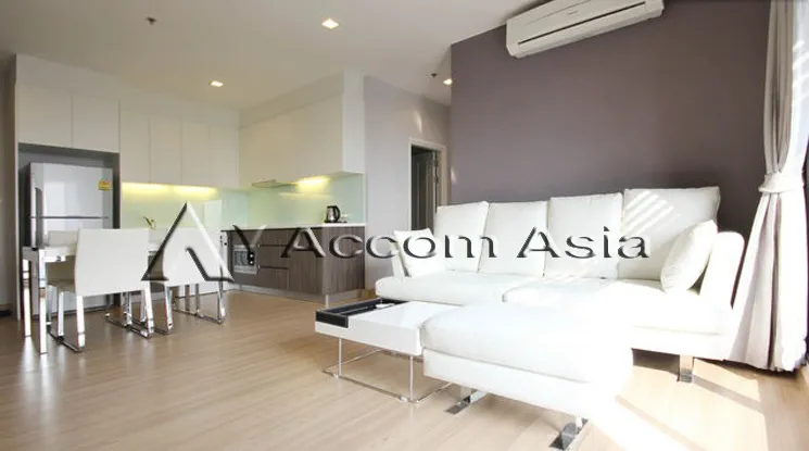 unit 2 Bedrooms  Condominium For Rent in Charoen Nakhon, Bangkok  near BTS Krung Thon Buri (13000640)
