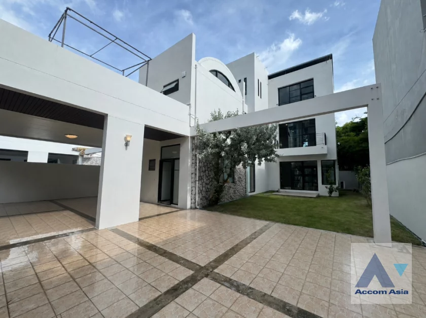 unitPet friendly |  4 Bedrooms  House For Rent in Sukhumvit, Bangkok  near BTS Ekkamai (50133)
