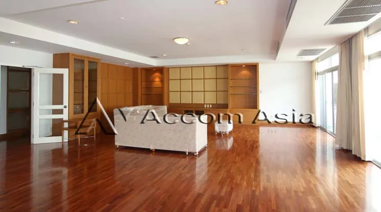 unit 3 Bedrooms  Apartment For Rent in Sukhumvit, Bangkok  near BTS Phrom Phong (13000815)