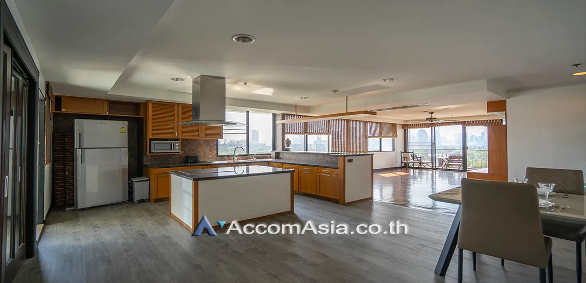 Big Balcony |  Lake Green Condominium  2 Bedroom for Rent BTS Nana in Sukhumvit Bangkok