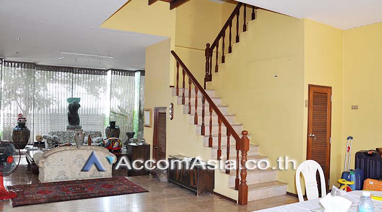 Townhouse For Sale in Phaholyothin, Bangkok Code 13000895