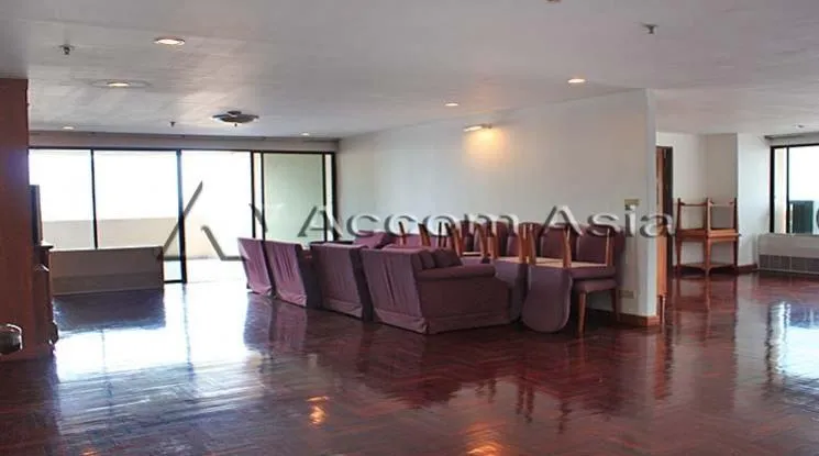 unit 3 Bedrooms  Apartment For Rent in Sukhumvit, Bangkok  near BTS Phrom Phong (10211)