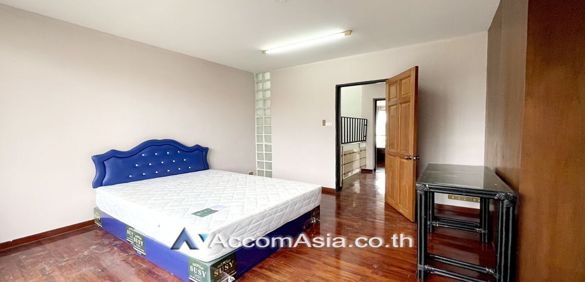 12  3 br Townhouse for rent and sale in Sathorn ,Bangkok BRT Nararam 3 at Modern style 13000997