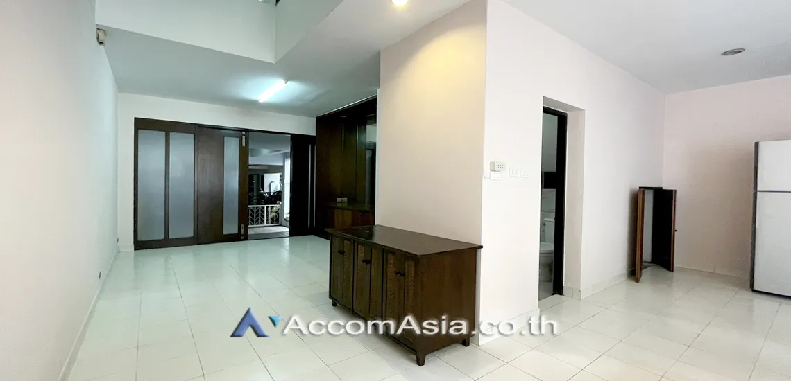 townhouse for rent in Sathorn, Bangkok Code 13000997