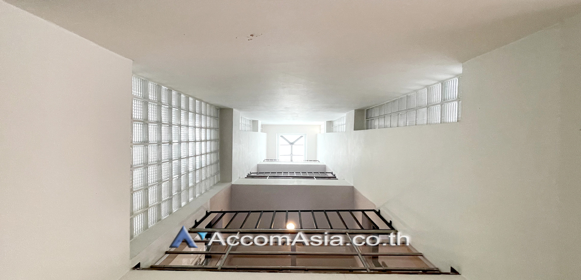 6  3 br Townhouse for rent and sale in Sathorn ,Bangkok BRT Nararam 3 at Modern style 13000997