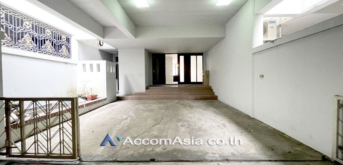 24  3 br Townhouse for rent and sale in Sathorn ,Bangkok BRT Nararam 3 at Modern style 13000997