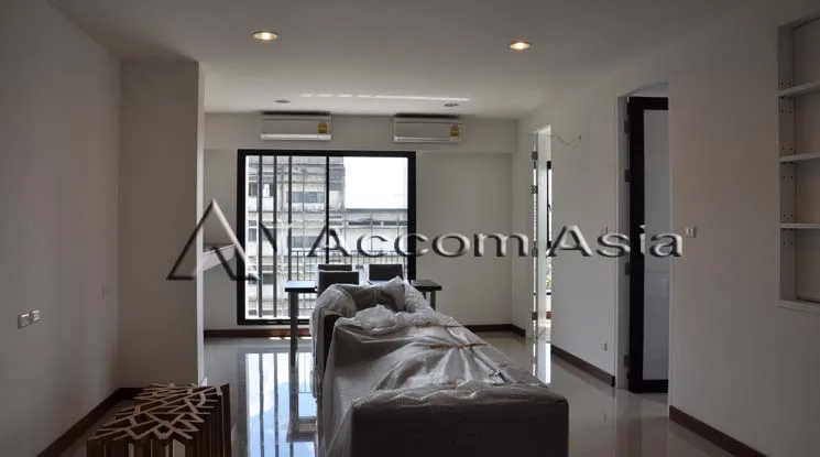 unit 3 Bedrooms  Apartment For Rent in Sukhumvit, Bangkok  near BTS Ekkamai (13001024)