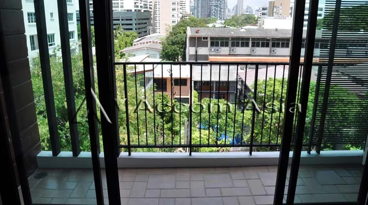 unit 3 Bedrooms  Apartment For Rent in Sukhumvit, Bangkok  near BTS Ekkamai (13001025)