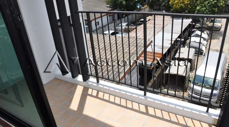 unit 3 Bedrooms  Apartment For Rent in Sukhumvit, Bangkok  near BTS Ekkamai (13001029)